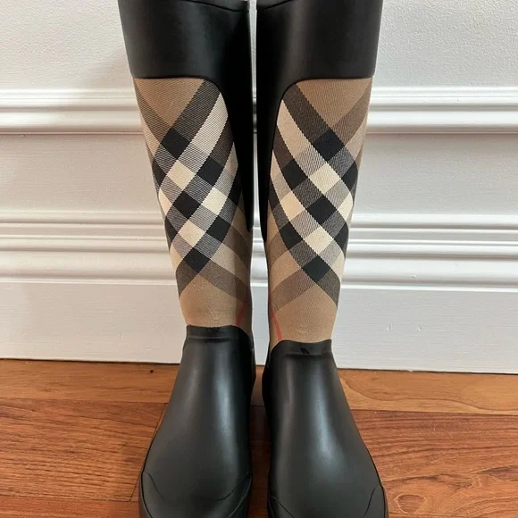 Burberry classic checkered rain boots size 36 - Picture 4 of 8